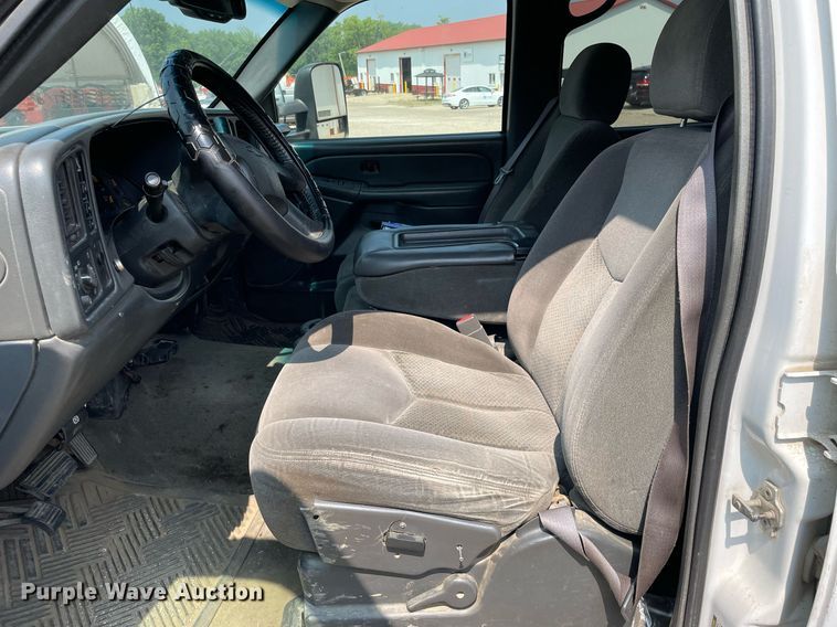 image for item DL3786 2005 Chevrolet Silverado 2500HD  Crew Cab pickup truck