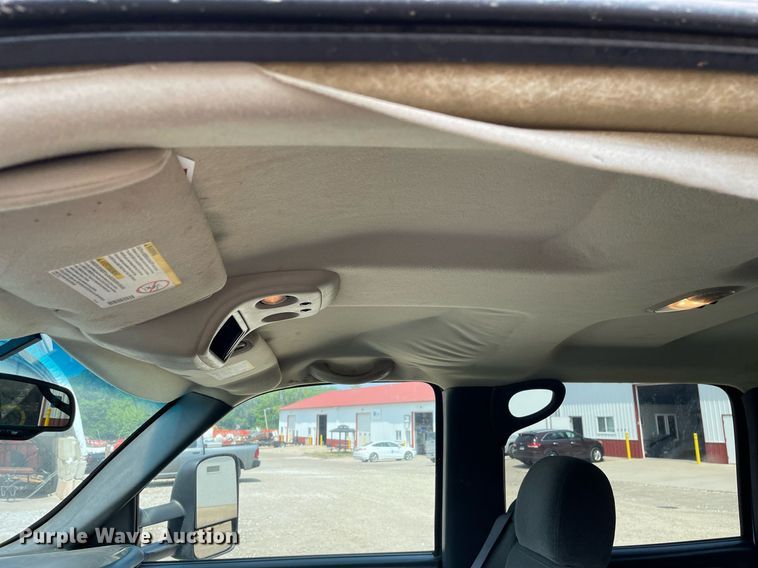 image for item DL3786 2005 Chevrolet Silverado 2500HD  Crew Cab pickup truck