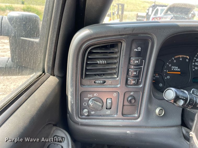 image for item DL3786 2005 Chevrolet Silverado 2500HD  Crew Cab pickup truck