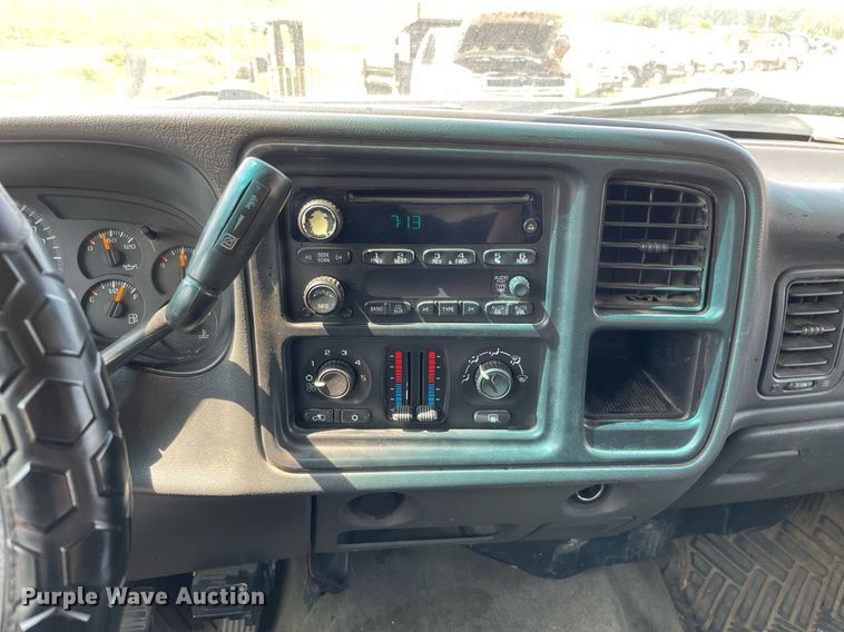 image for item DL3786 2005 Chevrolet Silverado 2500HD  Crew Cab pickup truck