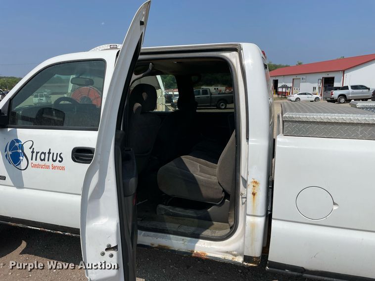 image for item DL3786 2005 Chevrolet Silverado 2500HD  Crew Cab pickup truck