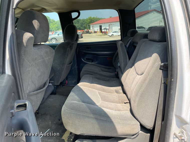 image for item DL3786 2005 Chevrolet Silverado 2500HD  Crew Cab pickup truck