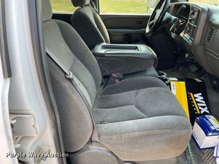 image for item DL3786 2005 Chevrolet Silverado 2500HD  Crew Cab pickup truck