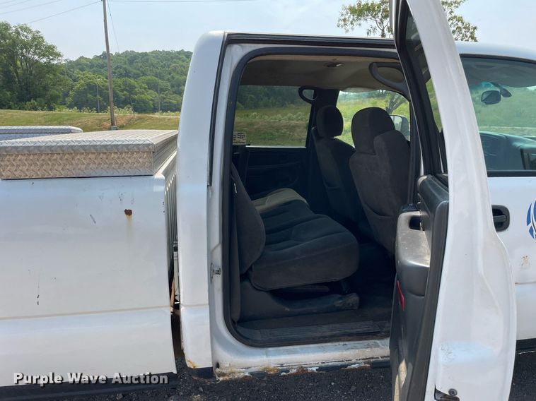 image for item DL3786 2005 Chevrolet Silverado 2500HD  Crew Cab pickup truck