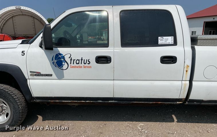 image for item DL3786 2005 Chevrolet Silverado 2500HD  Crew Cab pickup truck