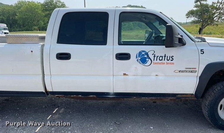 image for item DL3786 2005 Chevrolet Silverado 2500HD  Crew Cab pickup truck