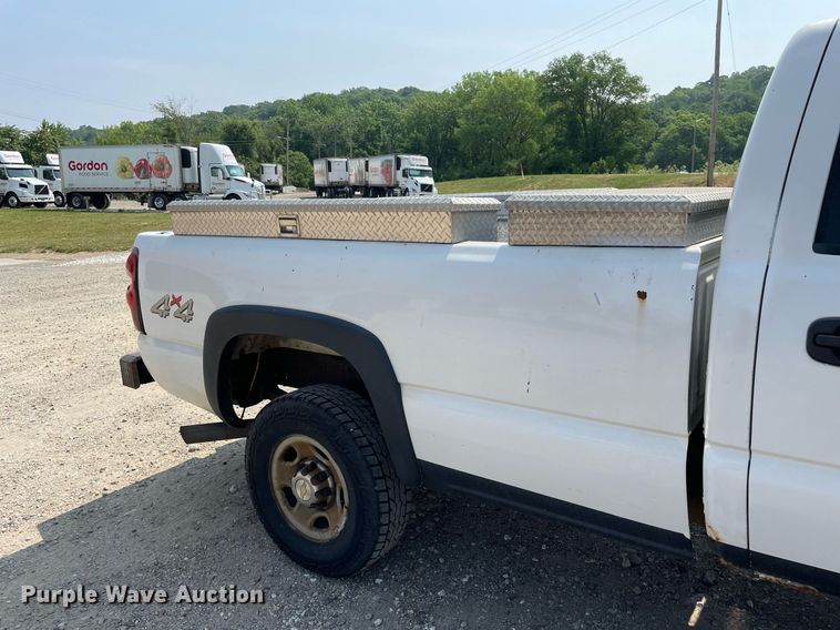 image for item DL3786 2005 Chevrolet Silverado 2500HD  Crew Cab pickup truck