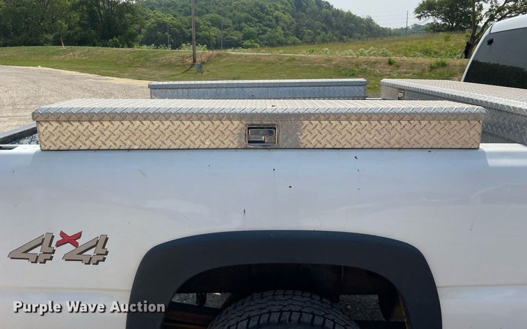 image for item DL3786 2005 Chevrolet Silverado 2500HD  Crew Cab pickup truck