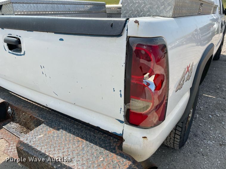 image for item DL3786 2005 Chevrolet Silverado 2500HD  Crew Cab pickup truck