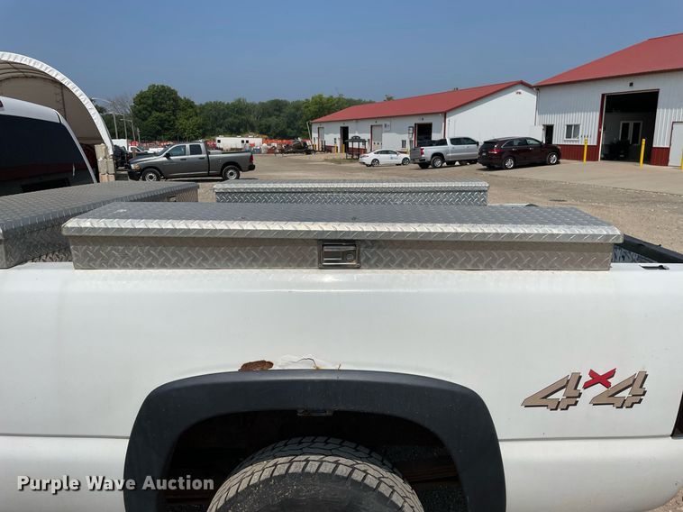 image for item DL3786 2005 Chevrolet Silverado 2500HD  Crew Cab pickup truck