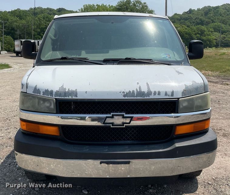 image for item DL3788 2004 Chevrolet Express 3500  van