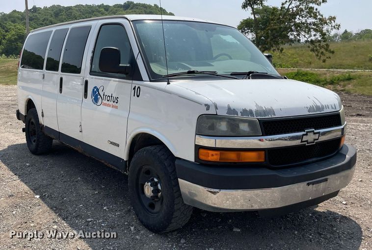 image for item DL3788 2004 Chevrolet Express 3500  van
