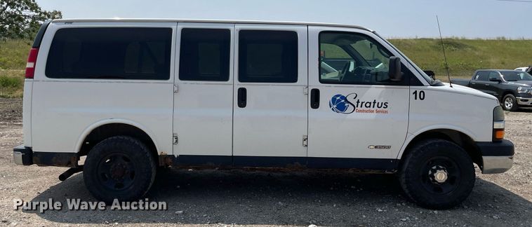 image for item DL3788 2004 Chevrolet Express 3500  van