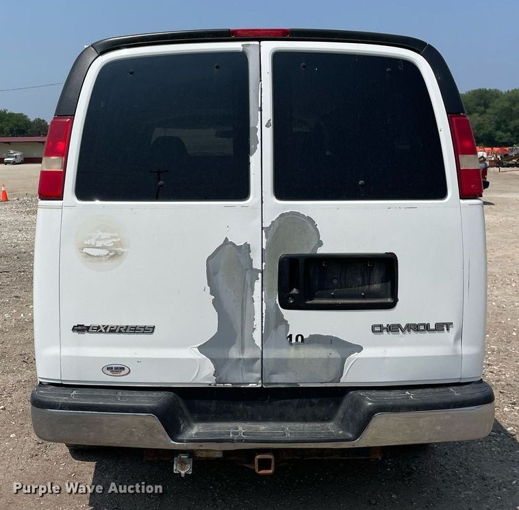 image for item DL3788 2004 Chevrolet Express 3500  van