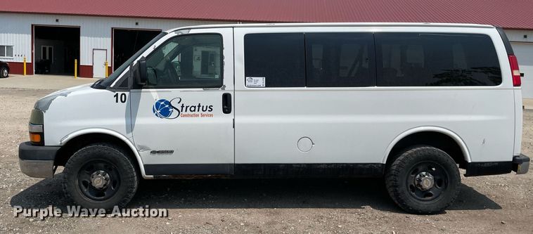image for item DL3788 2004 Chevrolet Express 3500  van