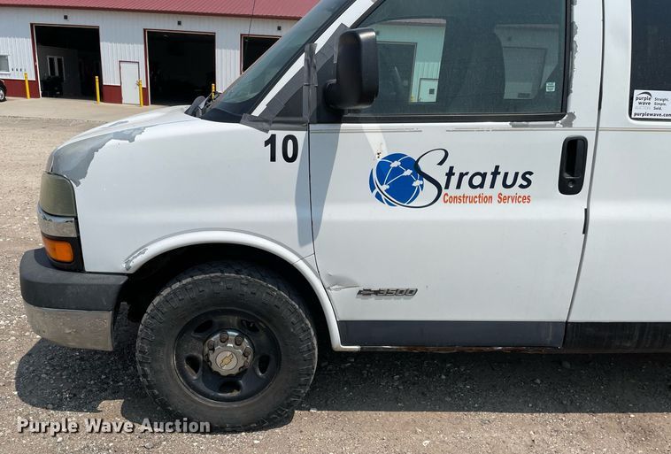 image for item DL3788 2004 Chevrolet Express 3500  van