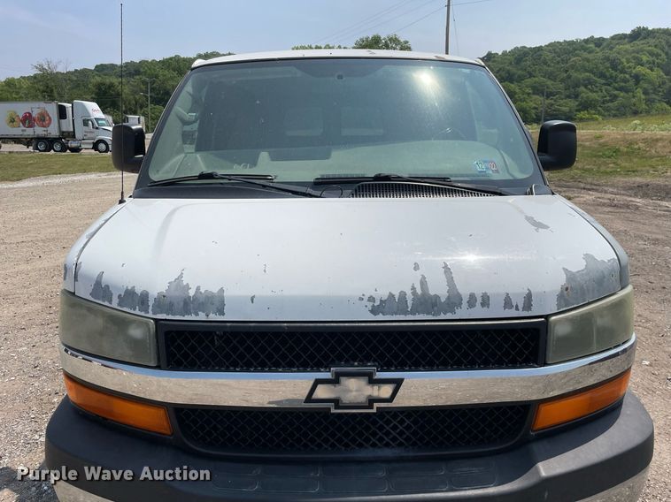 image for item DL3788 2004 Chevrolet Express 3500  van