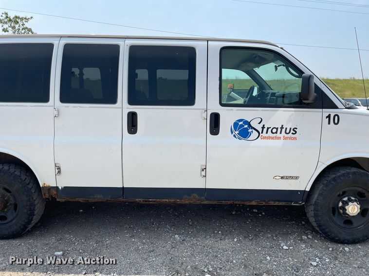 image for item DL3788 2004 Chevrolet Express 3500  van