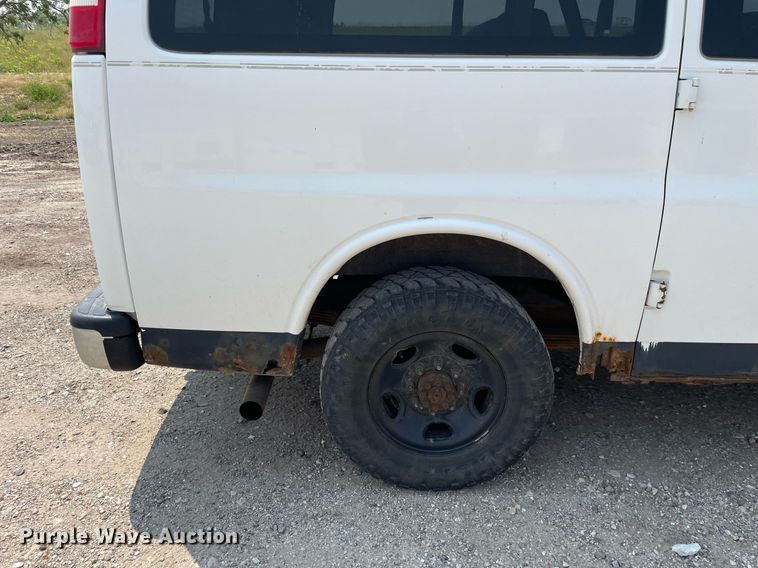 image for item DL3788 2004 Chevrolet Express 3500  van