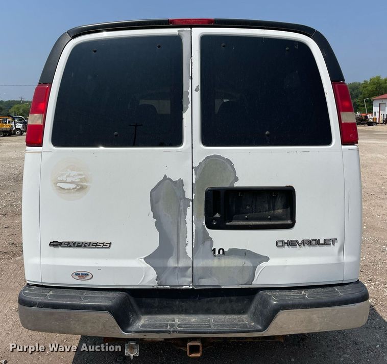 image for item DL3788 2004 Chevrolet Express 3500  van