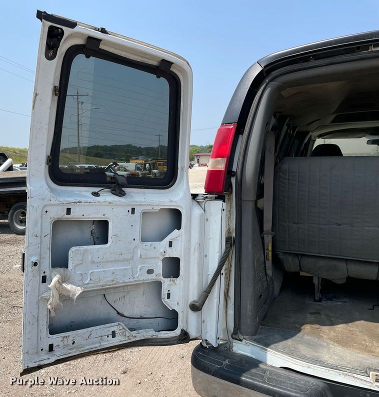 image for item DL3788 2004 Chevrolet Express 3500  van