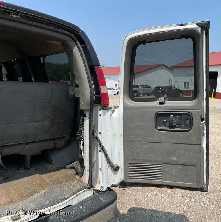 image for item DL3788 2004 Chevrolet Express 3500  van