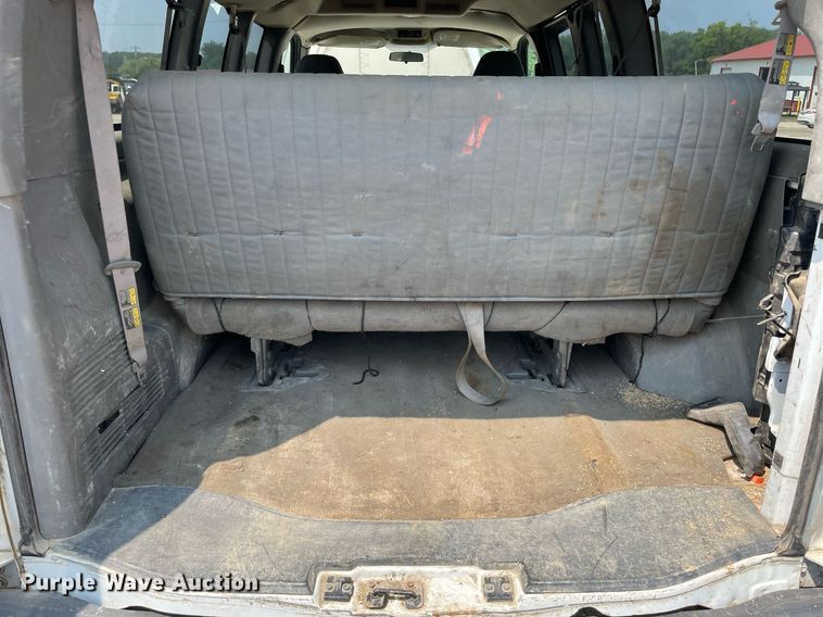 image for item DL3788 2004 Chevrolet Express 3500  van