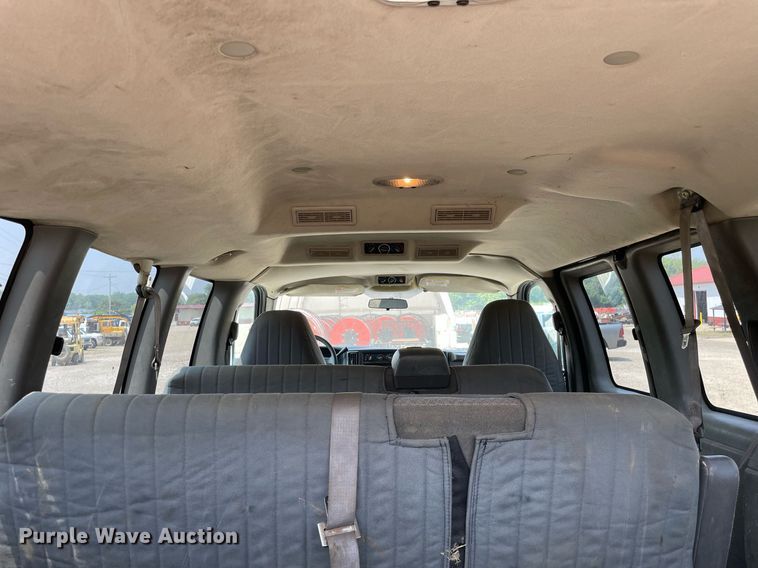 image for item DL3788 2004 Chevrolet Express 3500  van