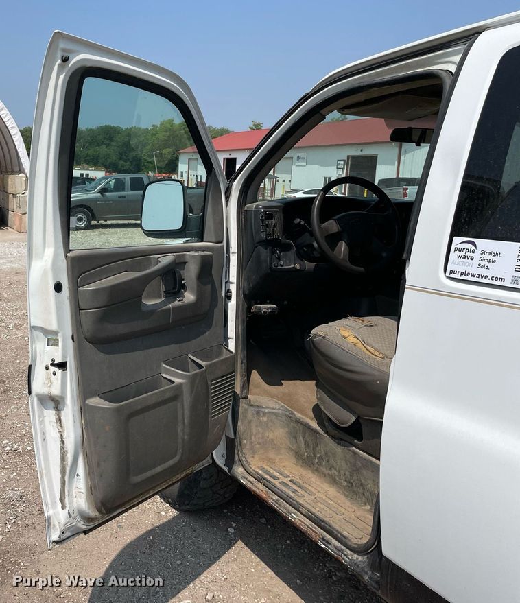 image for item DL3788 2004 Chevrolet Express 3500  van