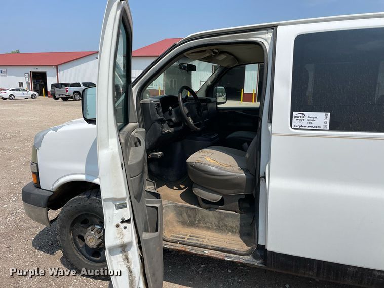 image for item DL3788 2004 Chevrolet Express 3500  van