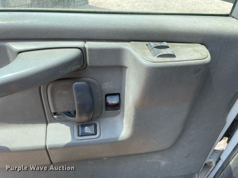 image for item DL3788 2004 Chevrolet Express 3500  van