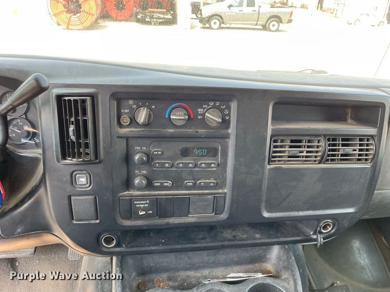 image for item DL3788 2004 Chevrolet Express 3500  van