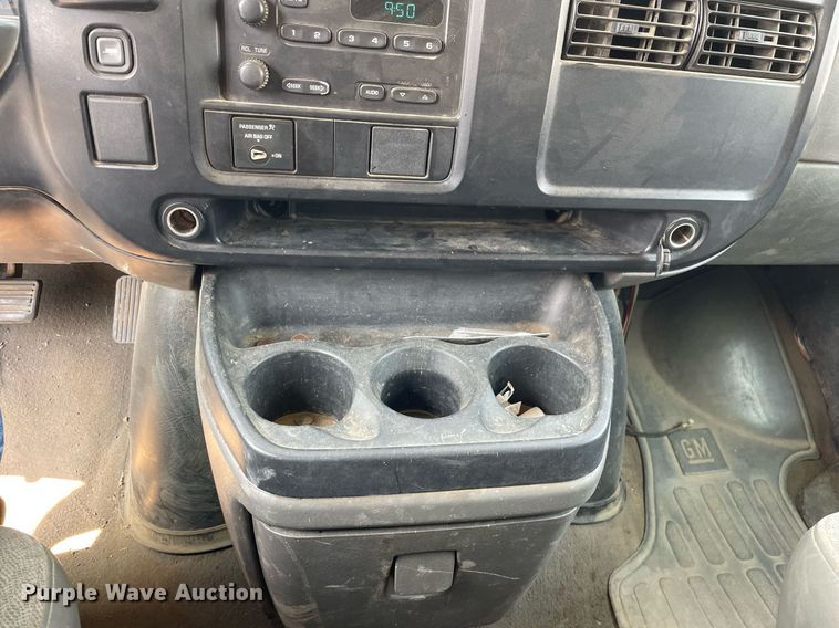 image for item DL3788 2004 Chevrolet Express 3500  van