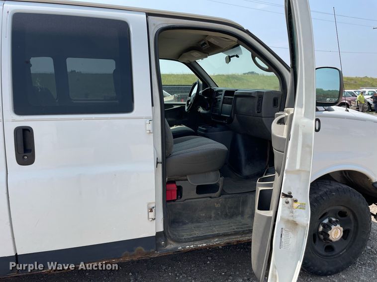 image for item DL3788 2004 Chevrolet Express 3500  van