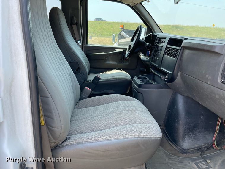 image for item DL3788 2004 Chevrolet Express 3500  van