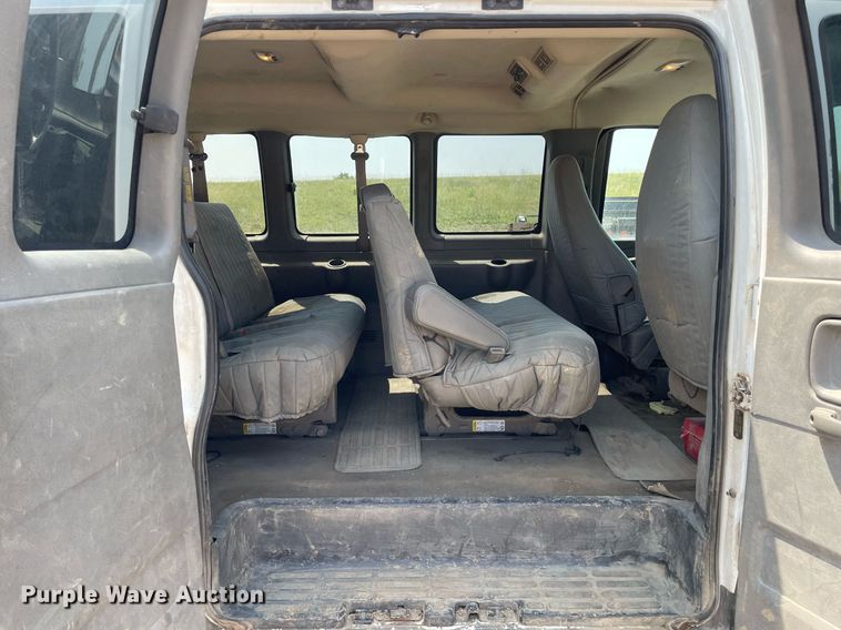 image for item DL3788 2004 Chevrolet Express 3500  van