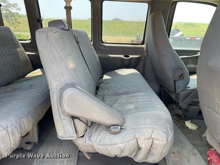 image for item DL3788 2004 Chevrolet Express 3500  van