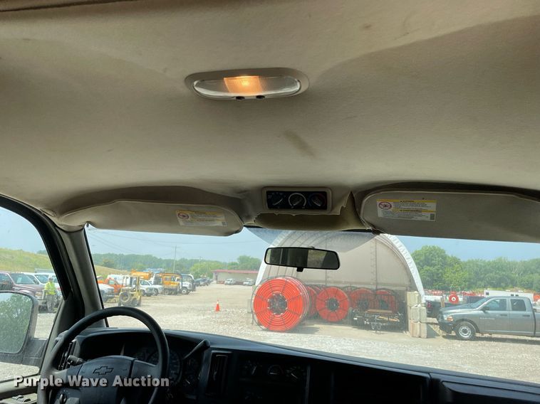 image for item DL3788 2004 Chevrolet Express 3500  van