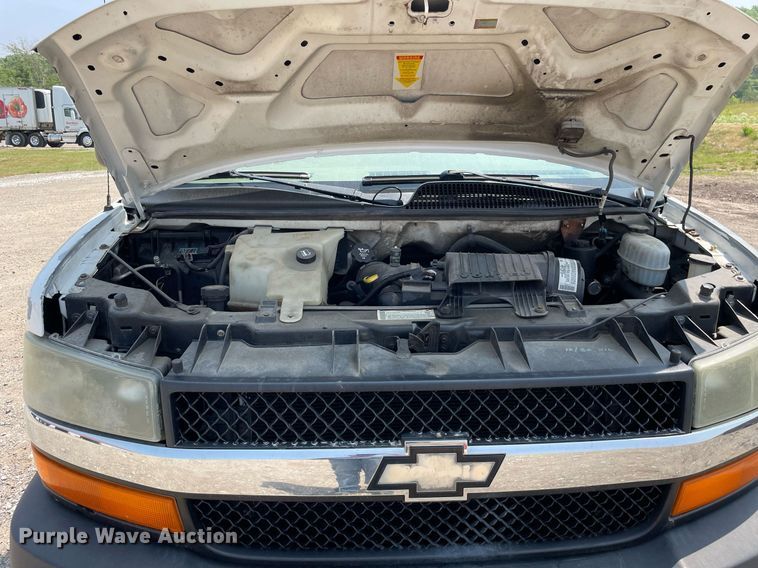 image for item DL3788 2004 Chevrolet Express 3500  van