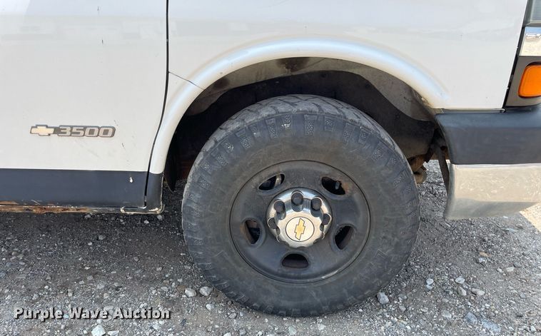 image for item DL3788 2004 Chevrolet Express 3500  van