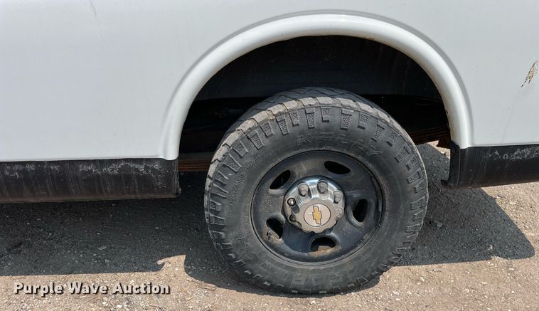 image for item DL3788 2004 Chevrolet Express 3500  van