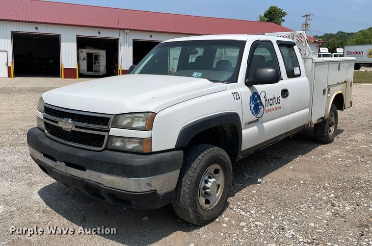 image for item DL3792 2007 Chevrolet Silverado 2500HD  Ext. Cab utility bed pickup truck