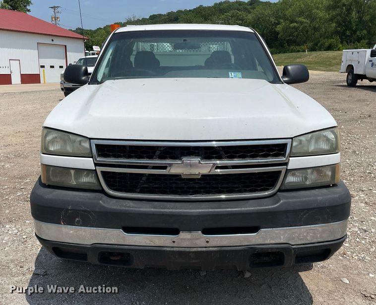 image for item DL3792 2007 Chevrolet Silverado 2500HD  Ext. Cab utility bed pickup truck