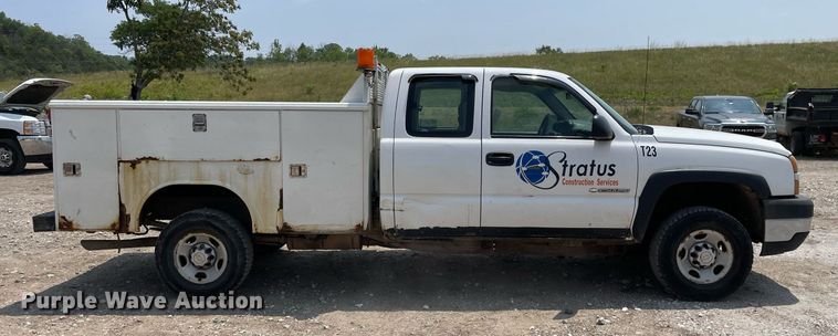 image for item DL3792 2007 Chevrolet Silverado 2500HD  Ext. Cab utility bed pickup truck