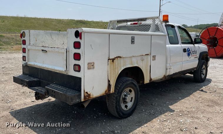 image for item DL3792 2007 Chevrolet Silverado 2500HD  Ext. Cab utility bed pickup truck