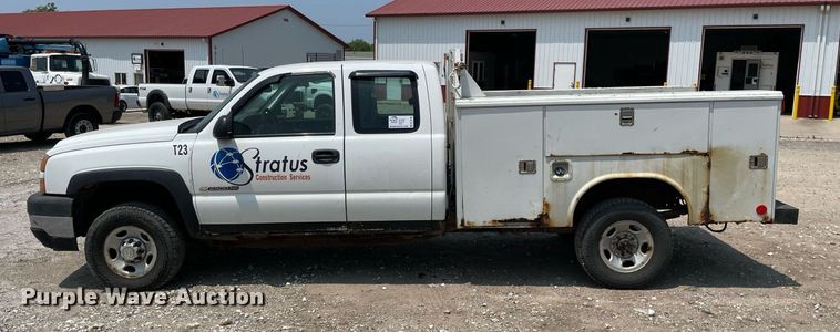 image for item DL3792 2007 Chevrolet Silverado 2500HD  Ext. Cab utility bed pickup truck