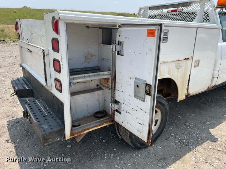 image for item DL3792 2007 Chevrolet Silverado 2500HD  Ext. Cab utility bed pickup truck