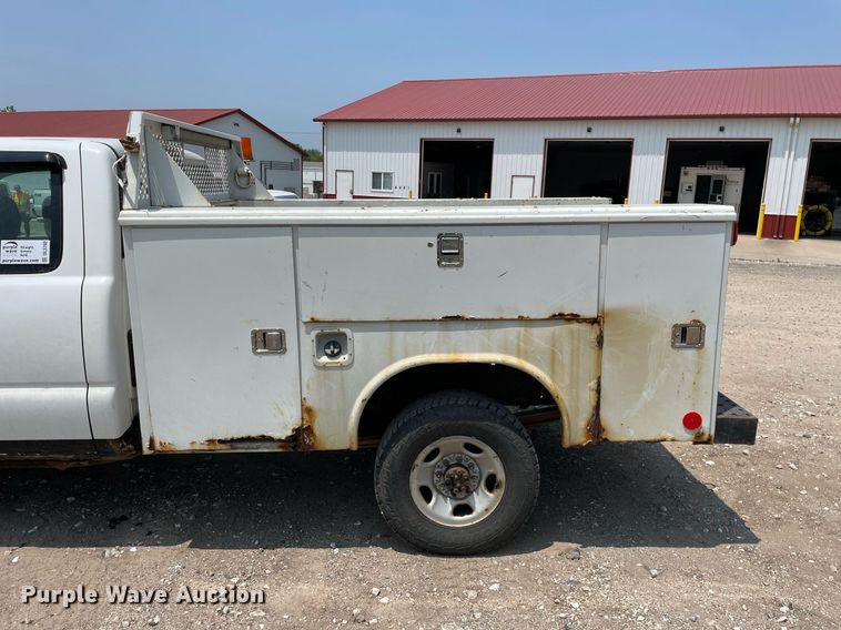 image for item DL3792 2007 Chevrolet Silverado 2500HD  Ext. Cab utility bed pickup truck