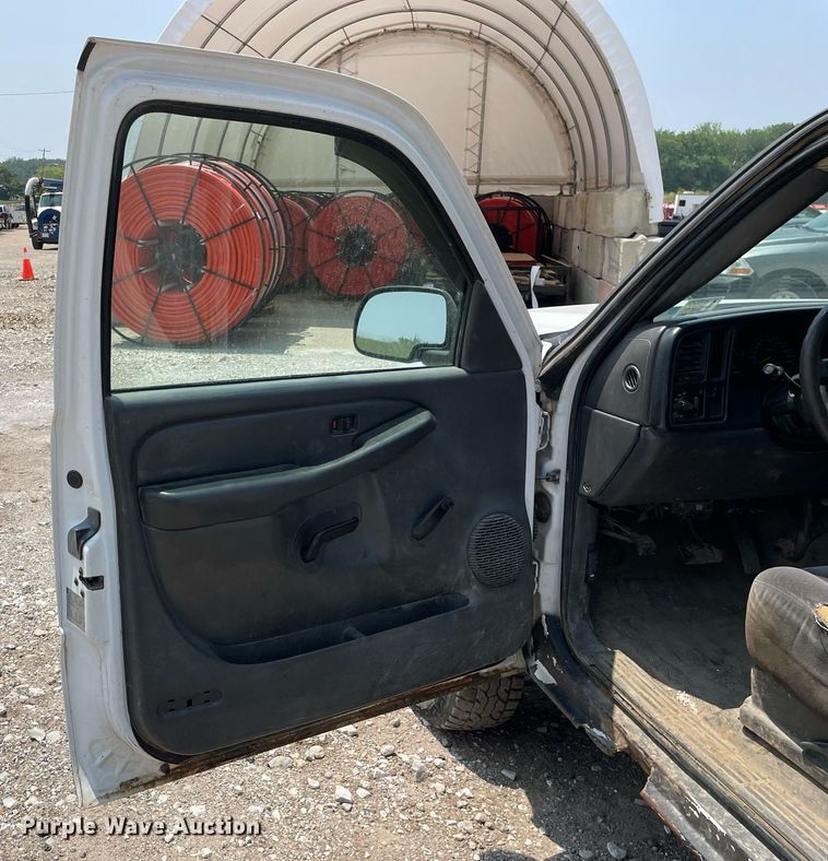 image for item DL3792 2007 Chevrolet Silverado 2500HD  Ext. Cab utility bed pickup truck