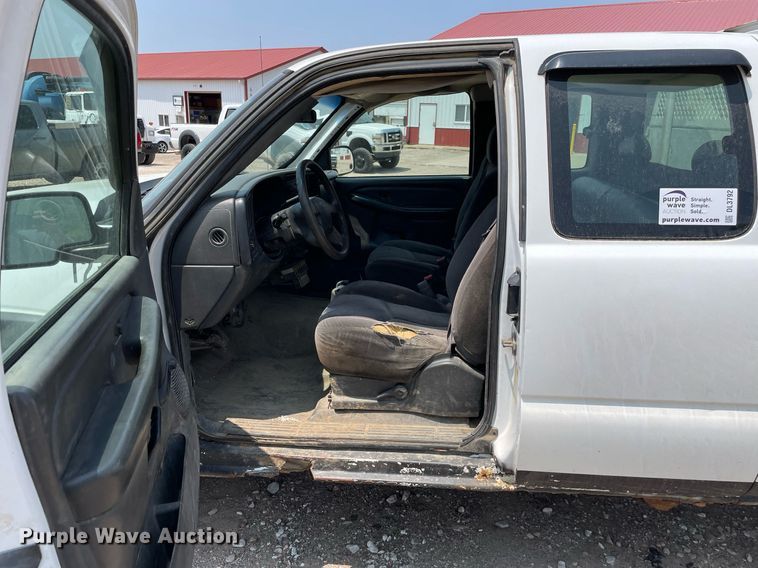 image for item DL3792 2007 Chevrolet Silverado 2500HD  Ext. Cab utility bed pickup truck